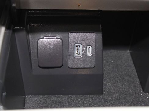 Used 2022 Ford Explorer Platinum w/ Equipment Group 601A image 27