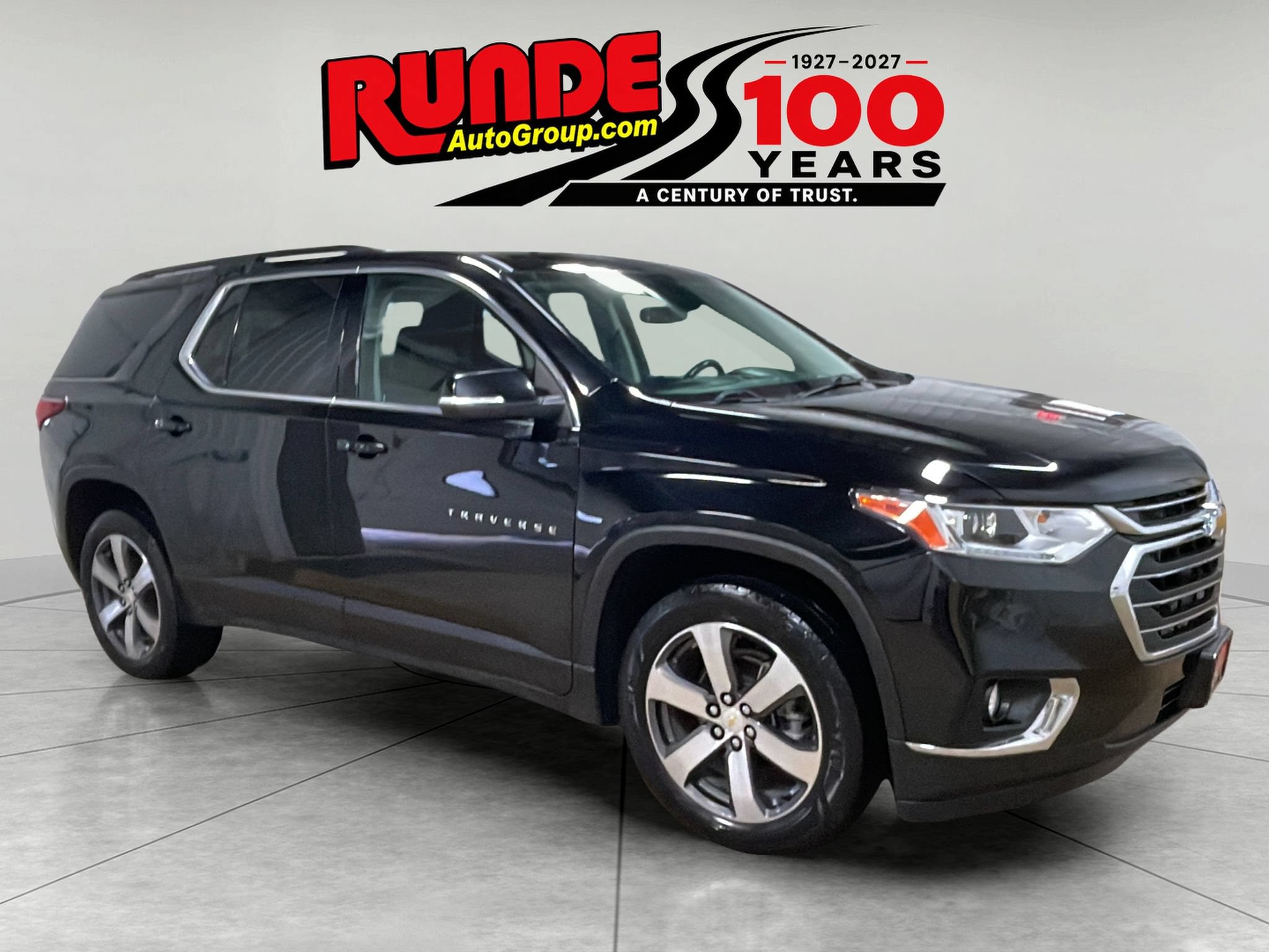 Used 2021 Chevrolet Traverse LT w/ LT Premium Package AWD/4WD image 1