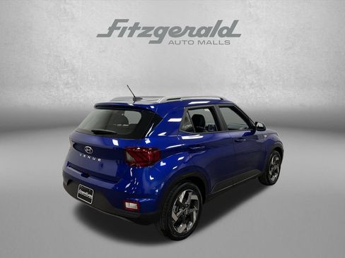 Used 2023 Hyundai Venue Limited w/ Cargo Package FWD image 6
