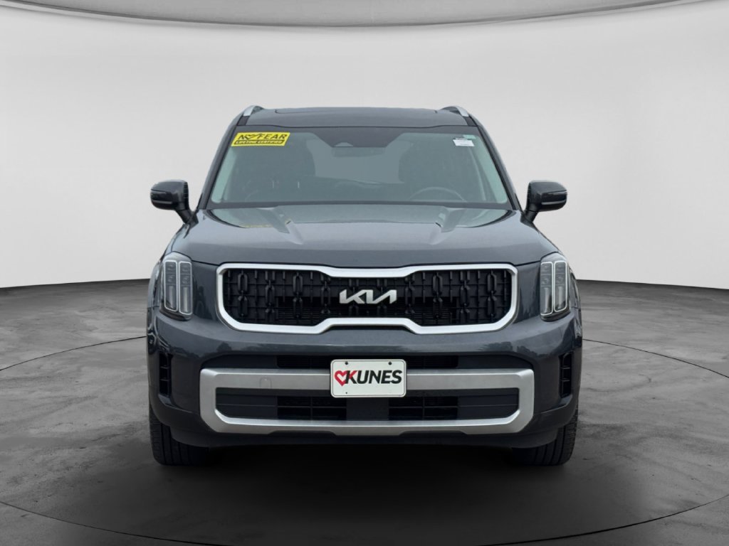 Used 2024 Kia Telluride EX w/ EX Captain's Chair Package AWD/4WD image 2