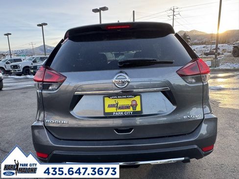 Used 2018 Nissan Rogue SV image 4