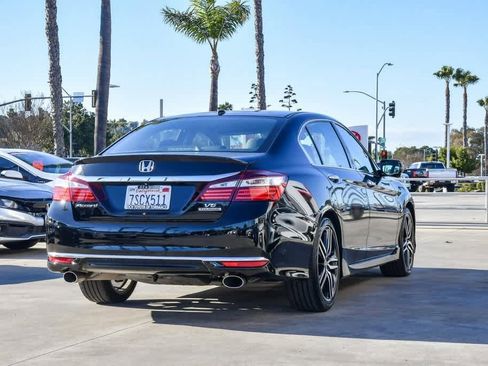 Used 2016 Honda Accord Touring image 7