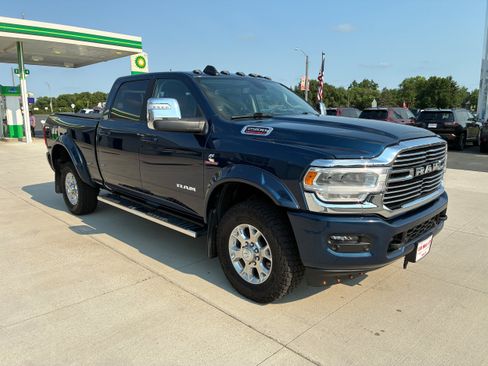 Used 2023 RAM 2500 Laramie AWD/4WD image 1