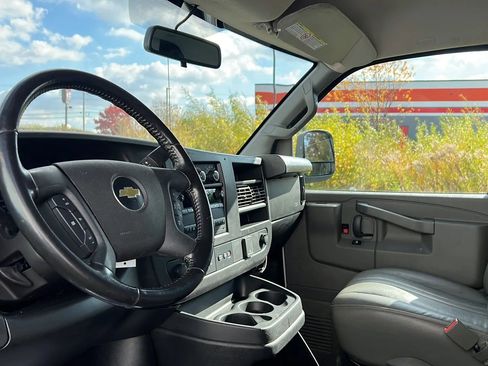 Used 2022 Chevrolet Express 2500 w/ Driver Convenience Package image 10