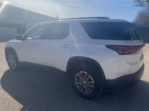 Used 2022 Chevrolet Traverse LT image 6
