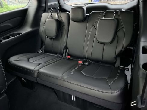 New 2026 Chrysler Pacifica Select w/ S Appearance Package image 16