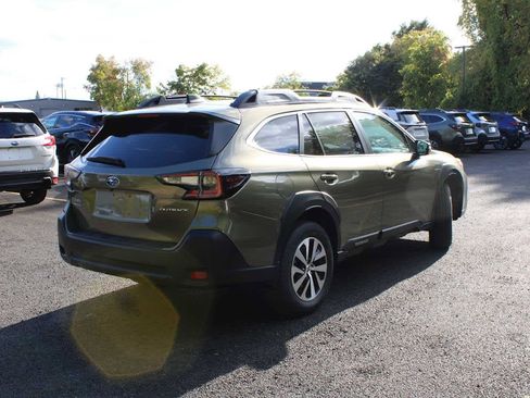 Used 2025 Subaru Outback Premium image 11