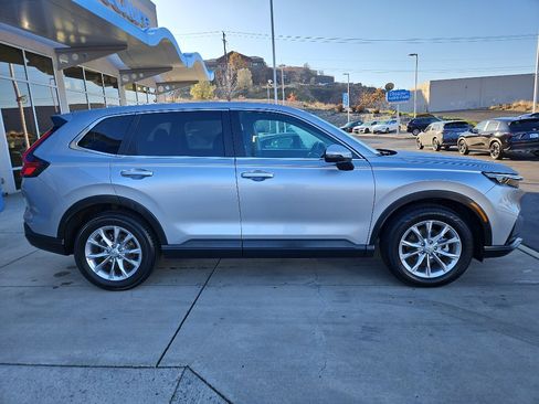 Used 2023 Honda CR-V EX image 4