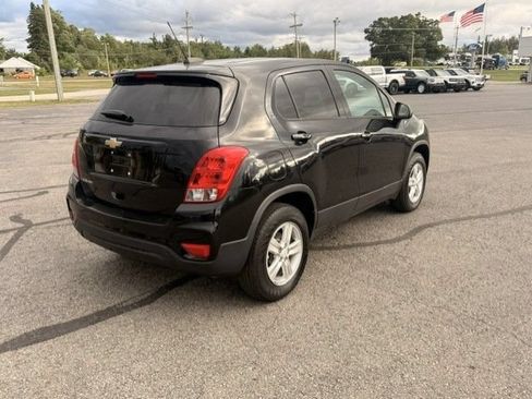Used 2020 Chevrolet Trax LS w/ Tint and Cruise Package AWD/4WD image 5