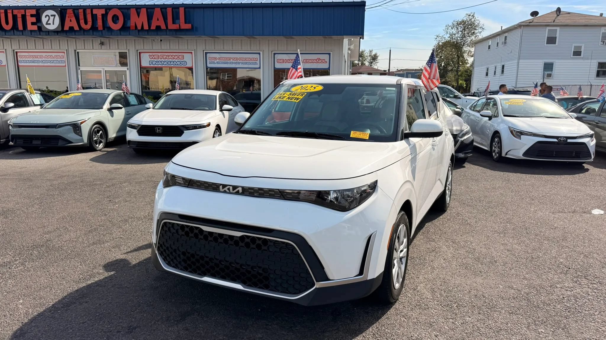 Used 2025 Kia Soul LX FWD image 1