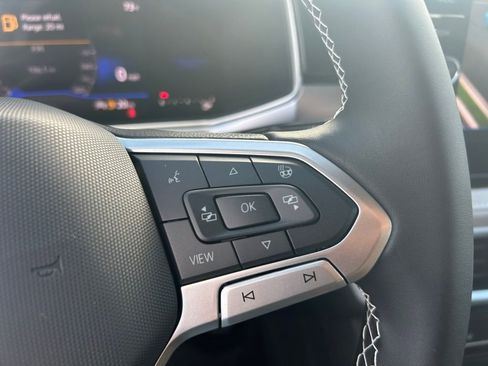 New 2026 Volkswagen Taos SE image 18