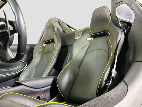 Used 2025 McLaren Artura Spider RWD image 17