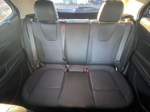 Used 2025 Buick Encore GX Preferred image 38