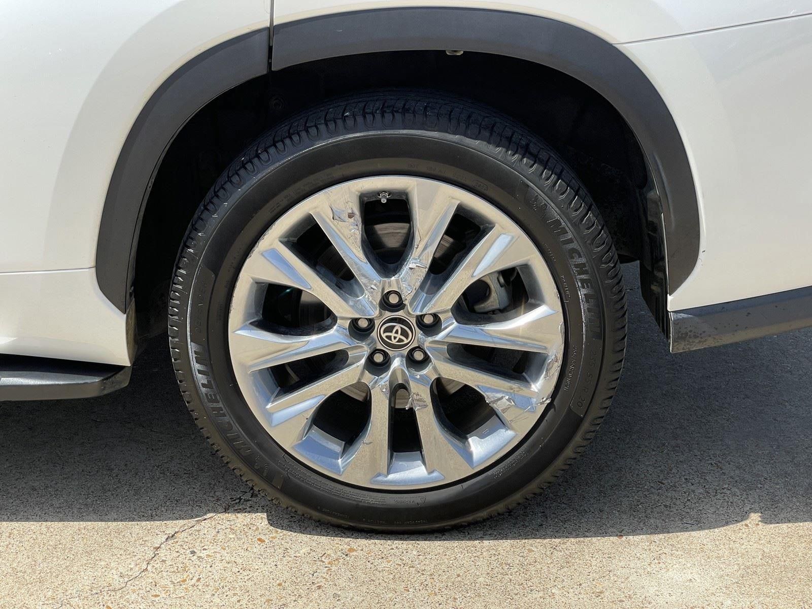 Used 2020 Toyota Highlander Limited FWD image 56