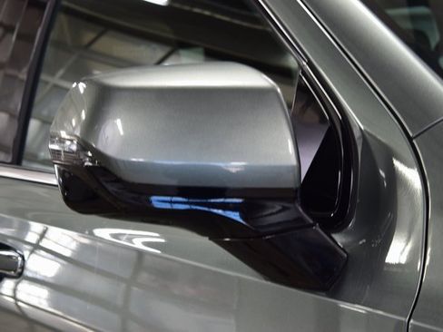 Used 2024 Chevrolet Suburban High Country image 17