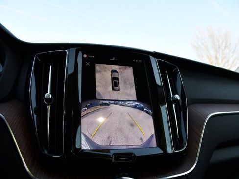 Used 2024 Volvo XC60 B5 Plus image 15