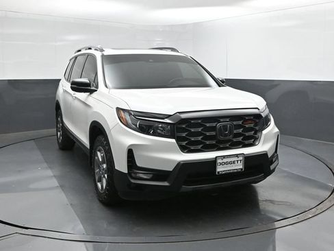 Used 2025 Honda Passport TrailSport image 17