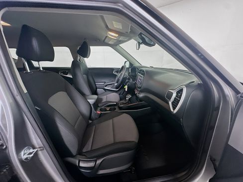 Used 2025 Kia Soul LX w/ LX Technology Package image 29