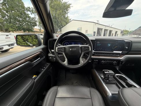 Used 2024 Chevrolet Silverado 1500 RST AWD/4WD image 2