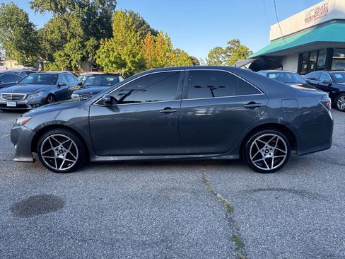 Used 2012 Toyota Camry SE w/ Leather Pkg FWD image 10