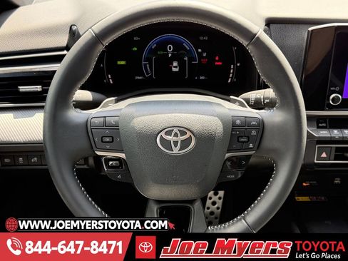 Used 2025 Toyota Camry SE w/ Convenience Package image 15