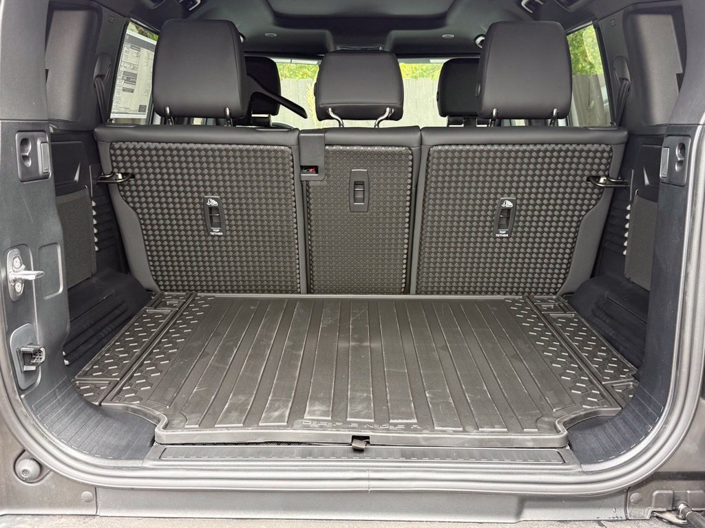 New 2026 Land Rover Defender 110 S AWD/4WD image 41