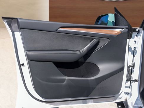 Used 2023 Tesla Model Y Performance image 20