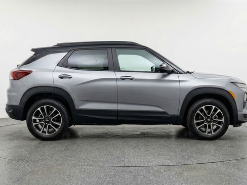 Used 2025 Chevrolet TrailBlazer LT image 11