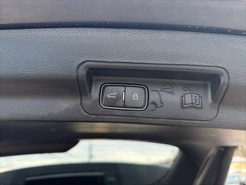 Used 2020 Ford Explorer XLT w/ Equipment Group 202A image 14