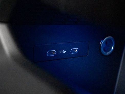 New 2024 Porsche Macan 4 Electric image 22