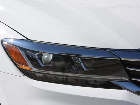 Used 2020 Volkswagen Passat 2.0T SE image 25