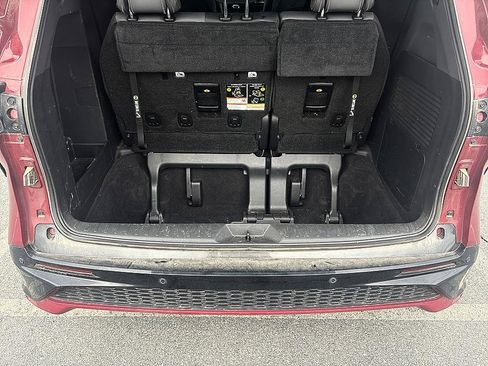 Used 2022 Toyota Sienna XSE FWD image 23