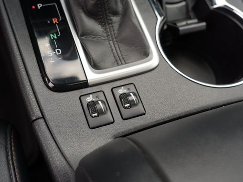 Used 2017 Toyota Highlander XLE AWD/4WD image 29