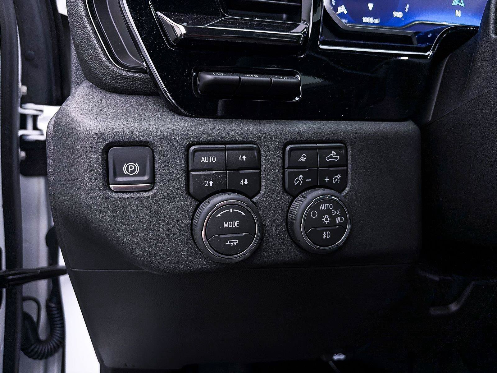 Used 2025 Chevrolet Silverado 2500 ZR2 w/ Technology Package AWD/4WD image 6