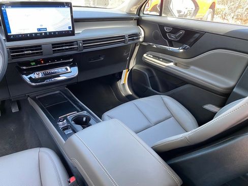 New 2026 Lincoln Corsair Premiere image 17