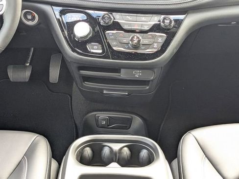 New 2026 Chrysler Pacifica Select FWD image 19
