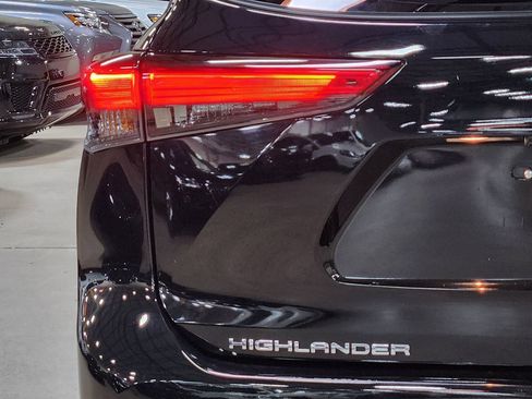 Used 2022 Toyota Highlander XLE image 20