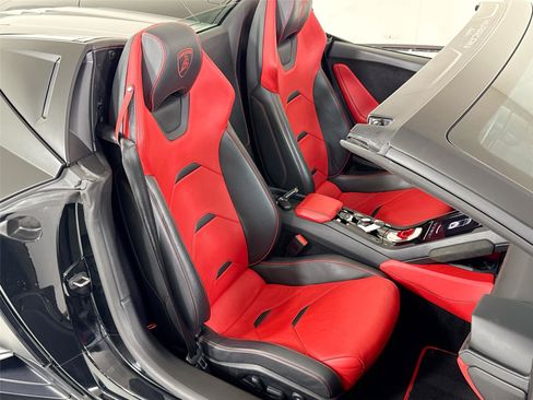 Used 2023 Lamborghini Huracan EVO image 26