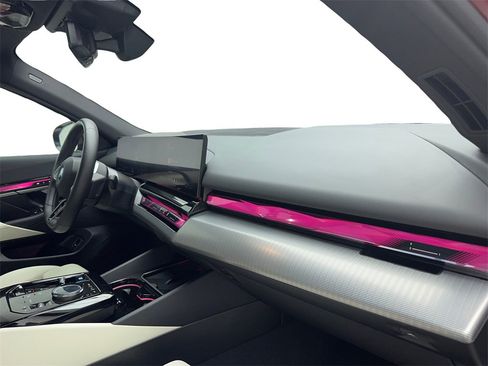 Used 2025 BMW i5 eDrive40i w/ M Sport Package image 40