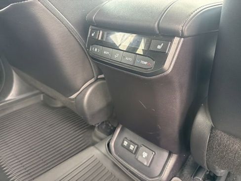 Used 2021 Toyota Highlander Platinum AWD/4WD image 17