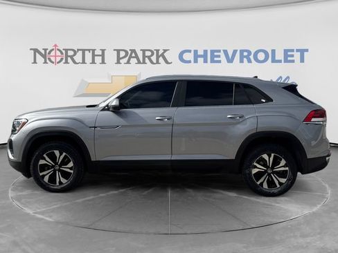 Used 2024 Volkswagen Atlas Cross Sport SE FWD image 8
