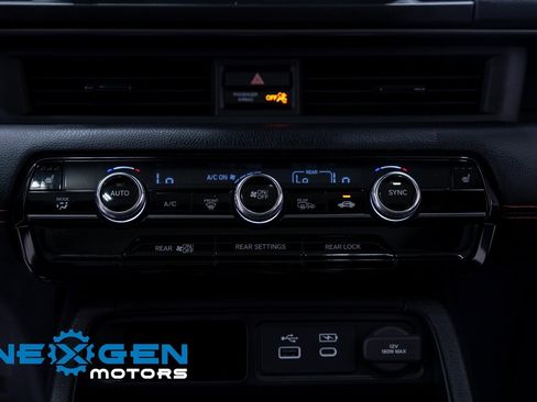 Used 2025 Honda Pilot TrailSport image 13