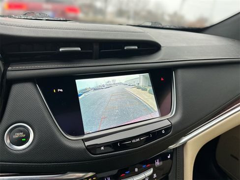 Used 2018 Cadillac XT5 Luxury w/ Driver Awareness Package image 23
