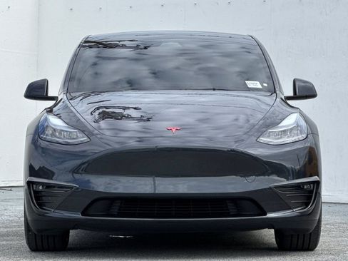 Used 2025 Tesla Model Y Performance image 8