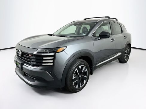Used 2026 Nissan Kicks SR FWD image 3