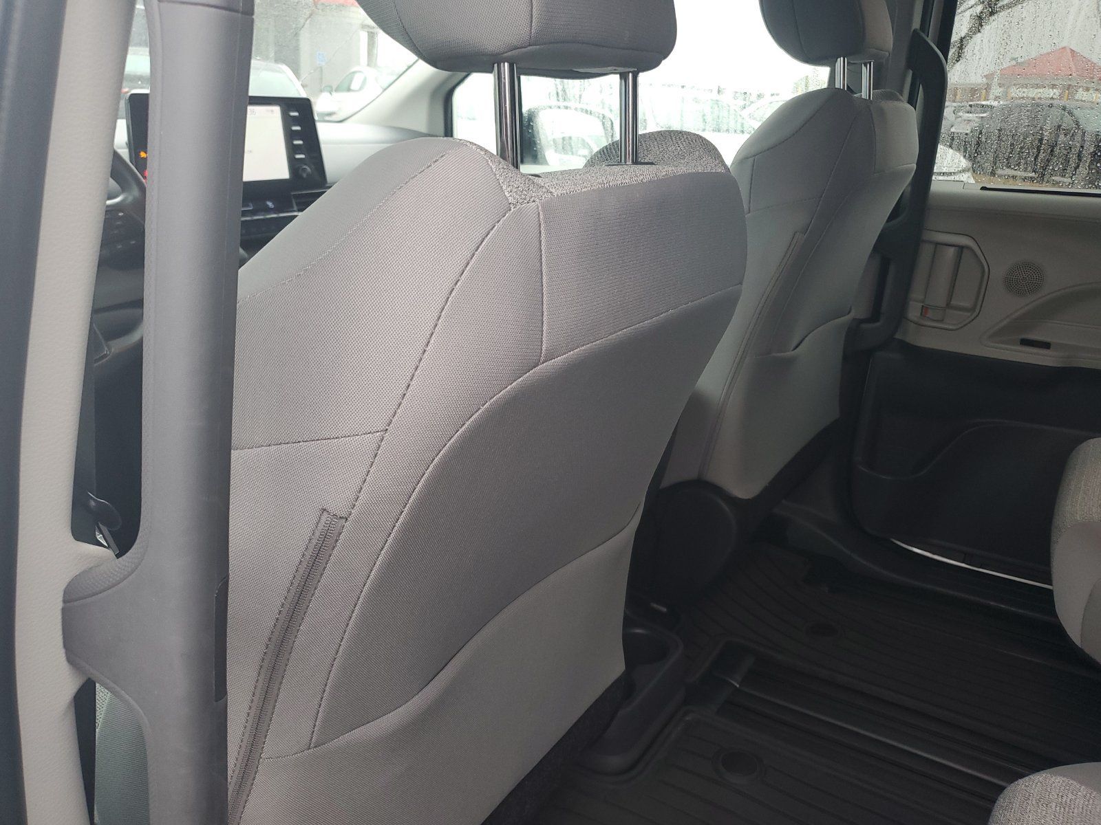 Used 2022 Toyota Sienna LE FWD image 14