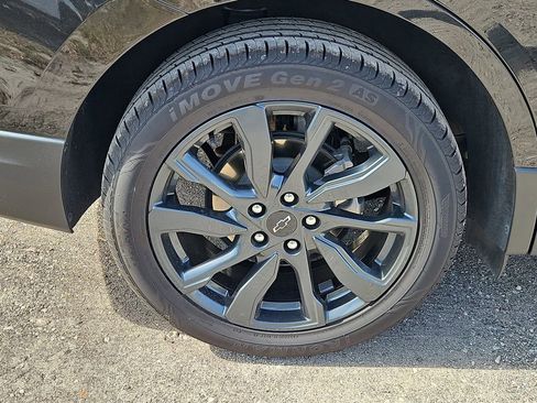 Used 2022 Chevrolet Equinox RS w/ LPO, Floor Liner Package image 5