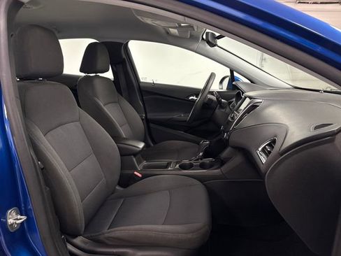 Used 2019 Chevrolet Cruze LT image 17