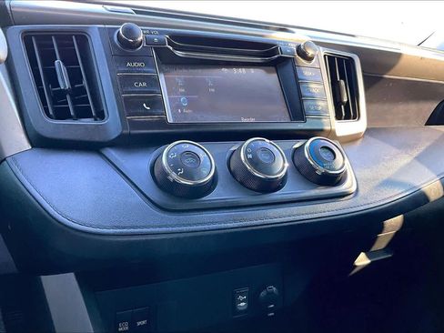 Used 2017 Toyota RAV4 LE image 34