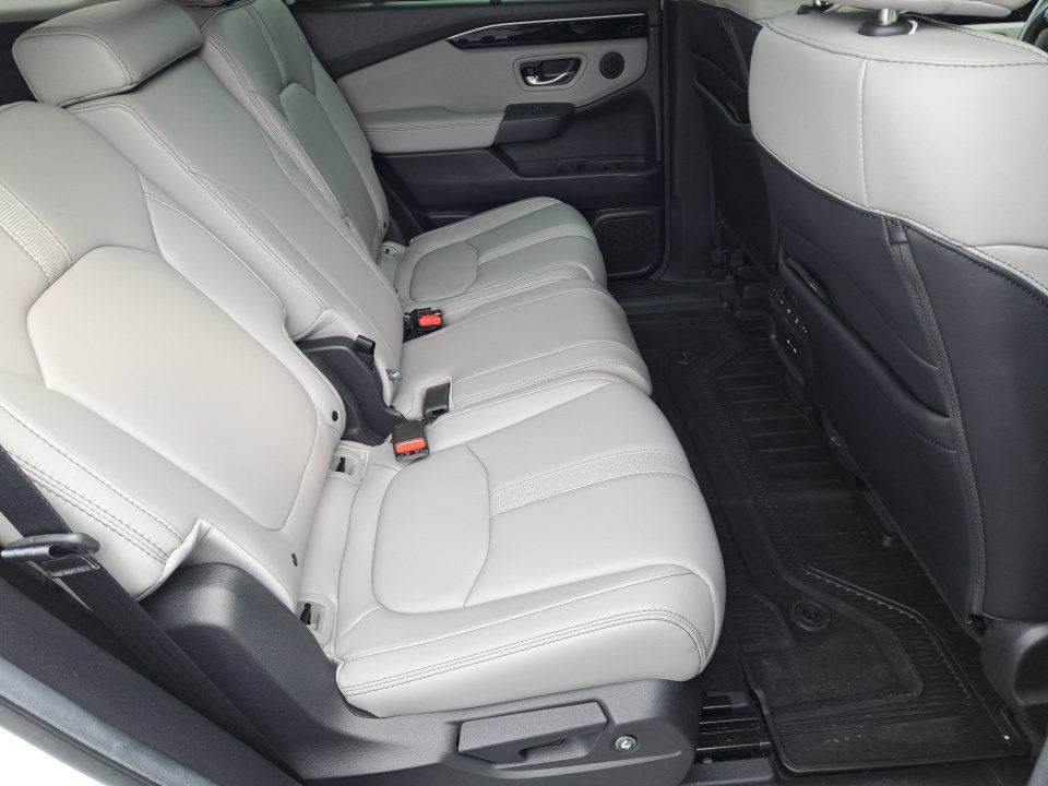 Used 2025 Honda Pilot Touring image 17